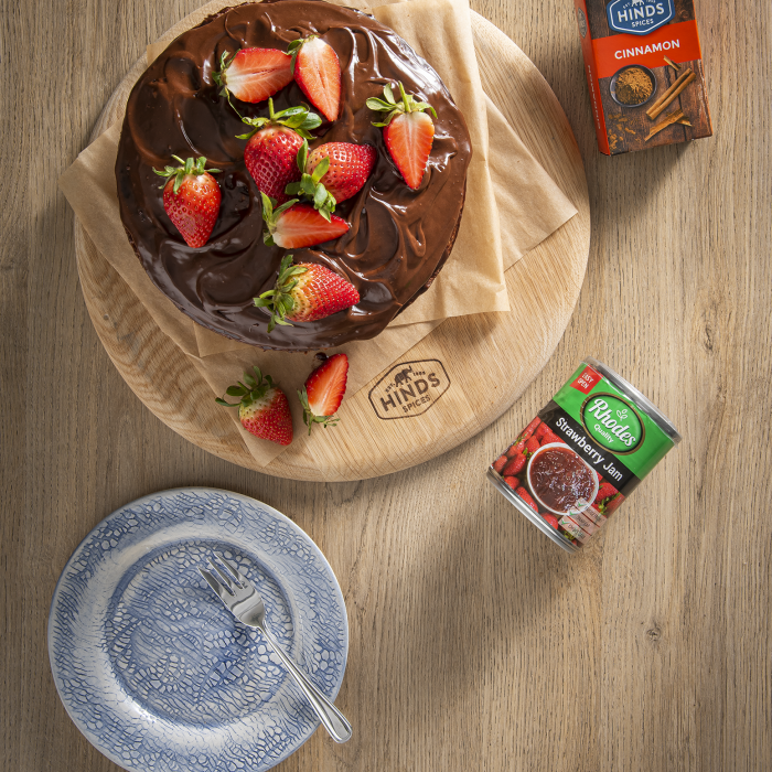 Hinds Spices CINNAMON AND STRAWBERRY JAM CHOCOLATE CAKE